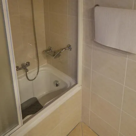 Poli Sterne, Two And Pet Friendly Apartment Rakalj