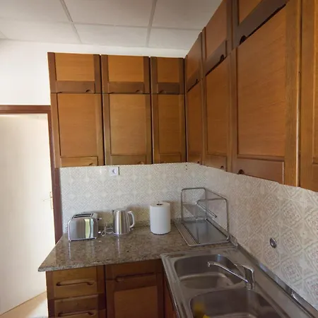 Poli Sterne, Two And Pet Friendly Apartment