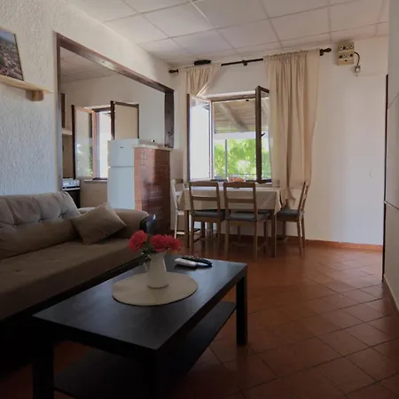Apartment Poli Sterne, Two And Pet Friendly Rakalj