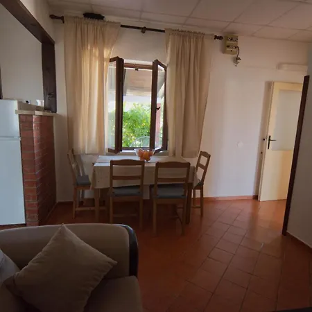 Poli Sterne, Two And Pet Friendly * Rakalj