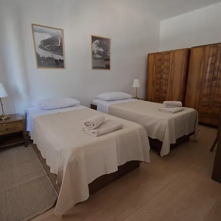 Poli Sterne, For Family And Pet Friendly