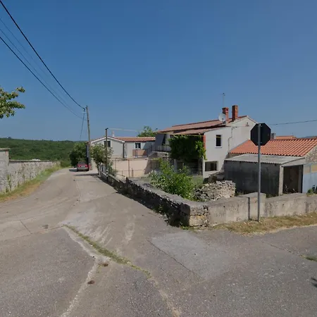 Poli Sterne, For Family And Pet Friendly Rakalj