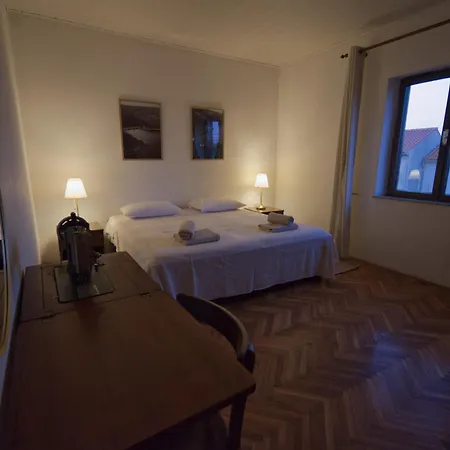 Poli Sterne, For Family And Pet Friendly *