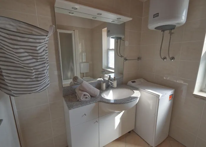 Poli Sterne, For Family And Pet Friendly Rakalj