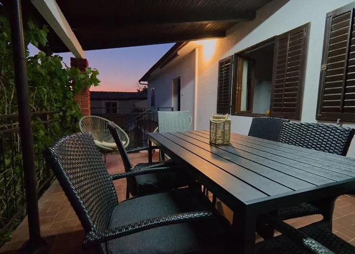 Poli Sterne, For Family And Pet Friendly Rakalj