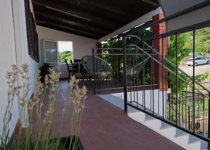 Poli Sterne, For Family And Pet Friendly Rakalj