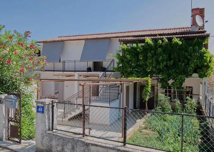 Poli Sterne, For Family And Pet Friendly * Rakalj