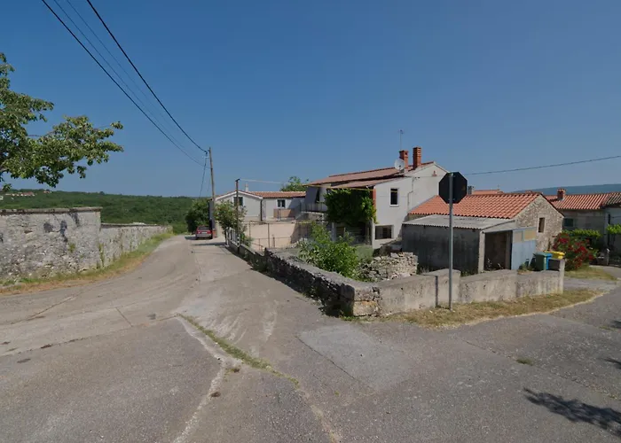 Poli Sterne, For Family And Pet Friendly Rakalj