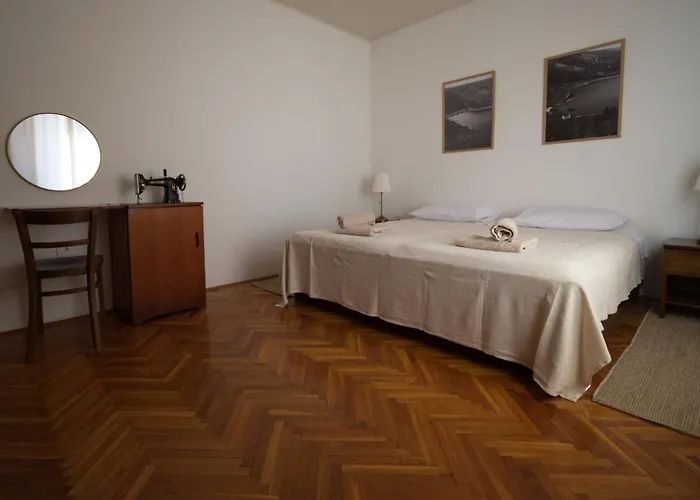 Poli Sterne, For Family And Pet Friendly