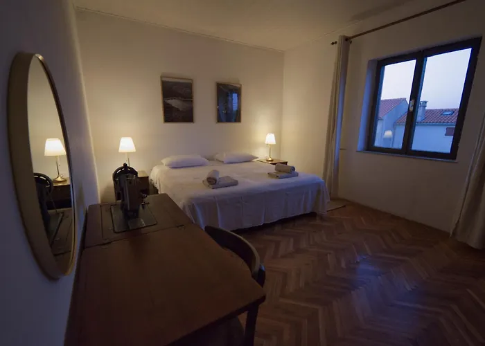 Poli Sterne, For Family And Pet Friendly *